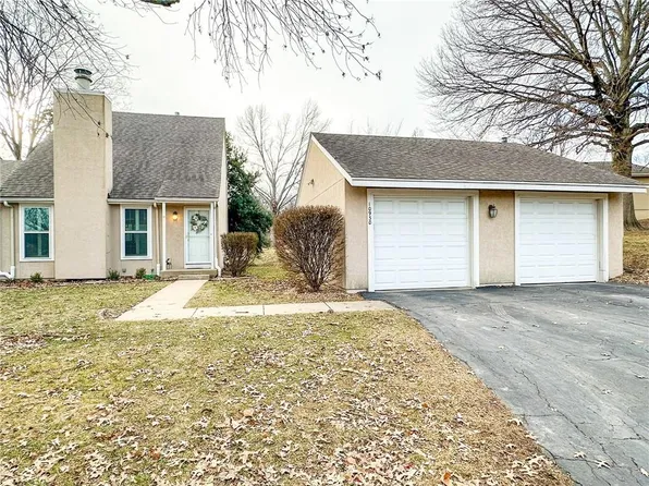 10930 Rosehill Rd, Overland Park, KS 66210