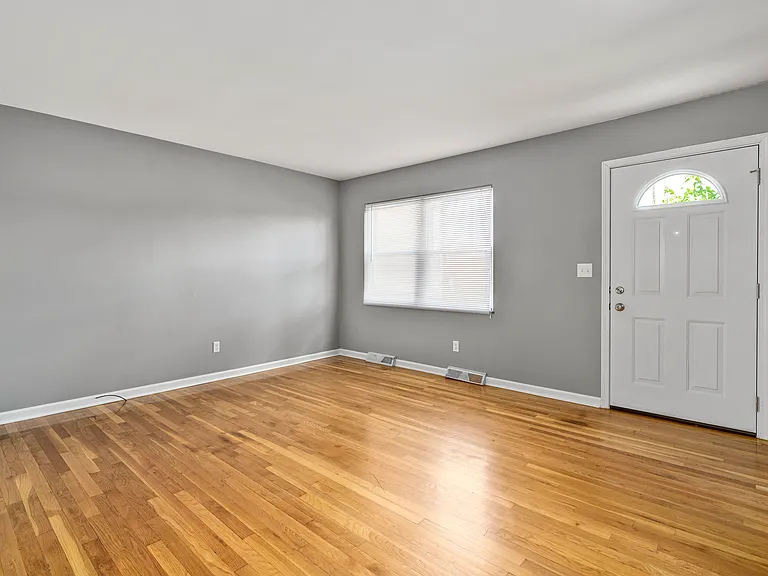 Hardwood Floors in Living 
room,