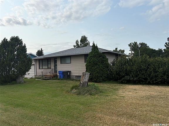2nd image of 415 Saskatchewan AVENUE