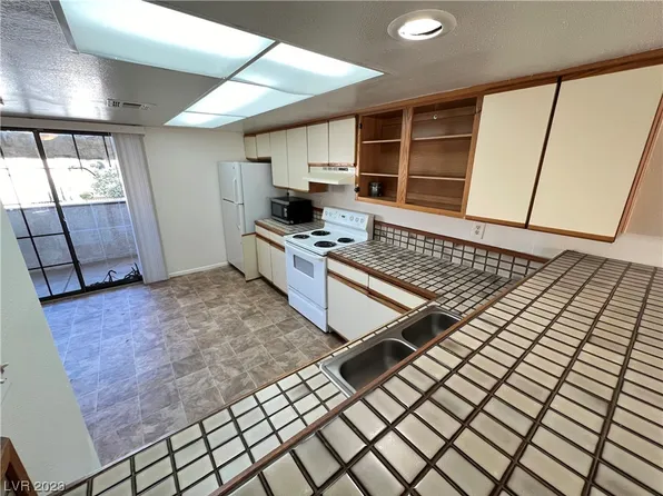 2080 Karen Ave #93, Las Vegas, NV 89169