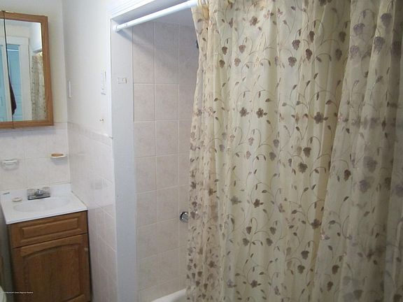 5th image of 116 Sheridan Ave #A1