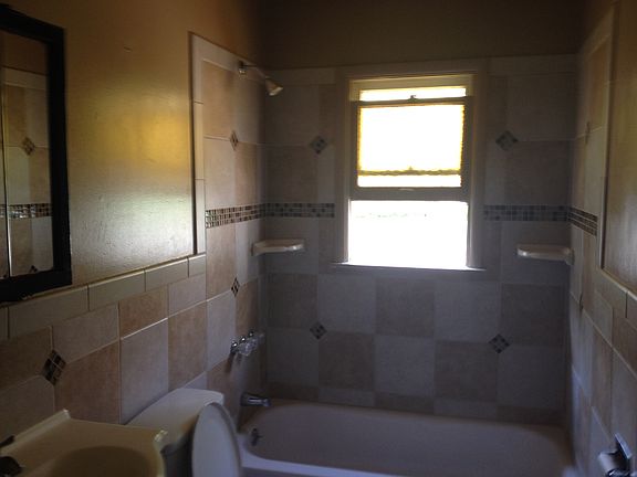 3rd image of 1065 Sherwood Dr