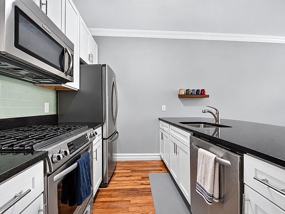 5th image of 1018 Bloomfield St #3