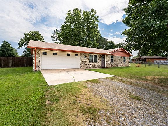 2nd image of 1801 S Craig Cir