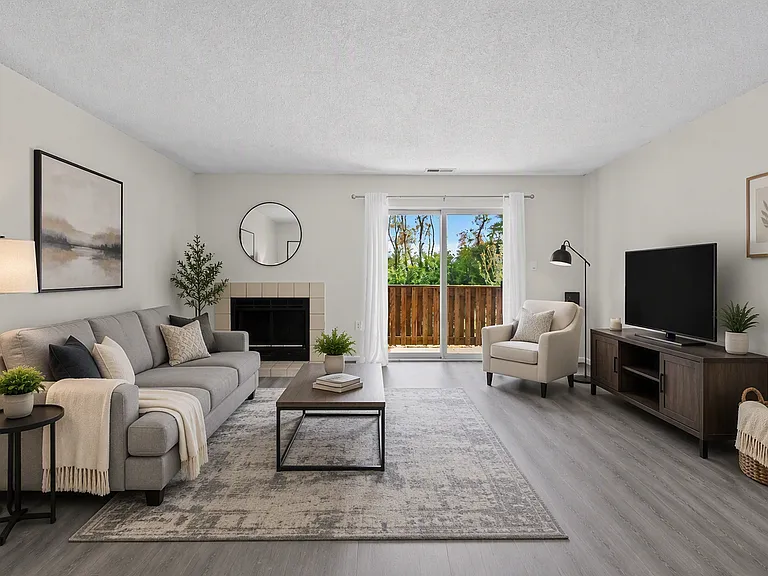 1222 Ravens Crest Dr — Photo 1