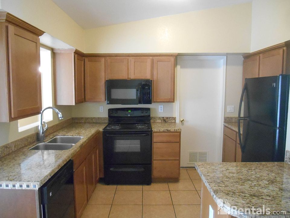 2nd image of 523 N 95th St