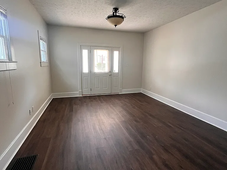 1217 Schiller Ave #1 — Photo 6