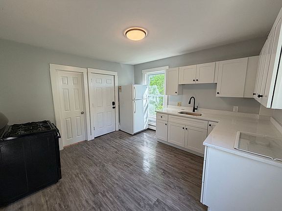 2nd image of 93 Bellevue Ave APT 3