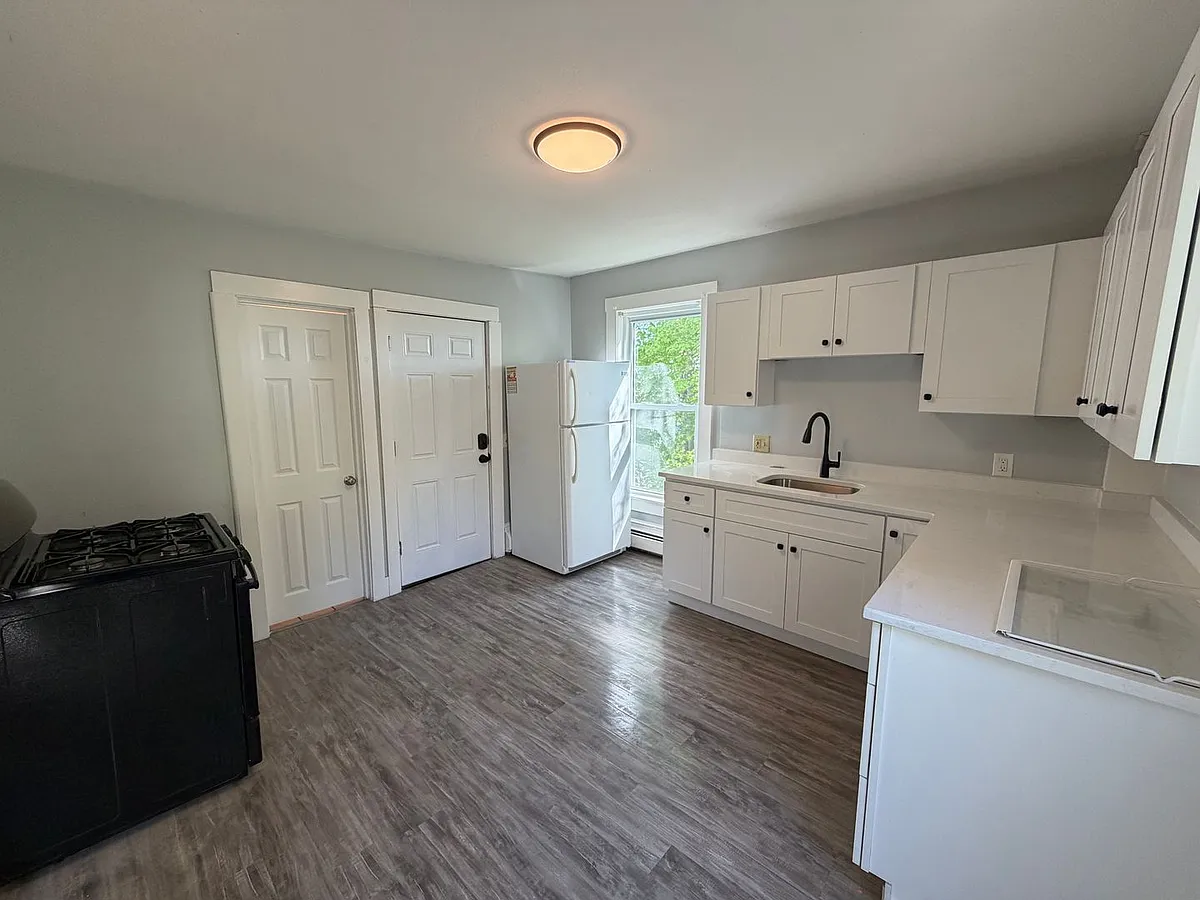 Building Photo - 93 Bellevue Ave #3