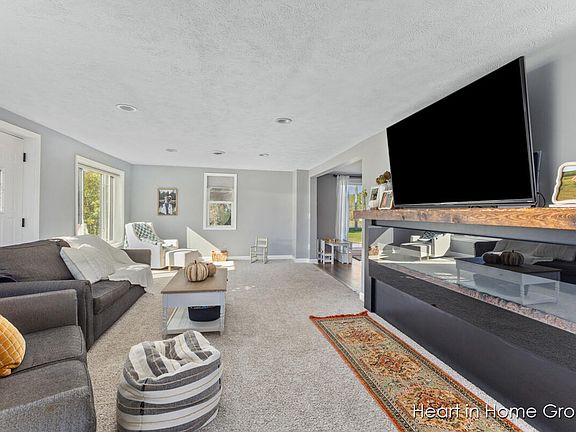 3rd image of 16096 Apple Ave