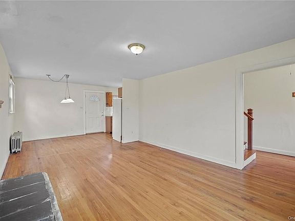 5th image of 33 Bradley Ave