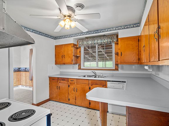 3rd image of 412 Elm Ave