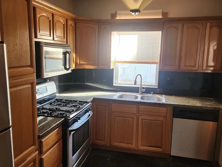 169 Daniels Ave — Photo 6