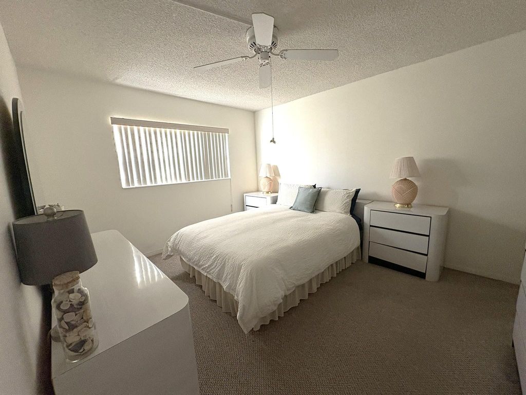 2350 NE 14th St #303, photo 6