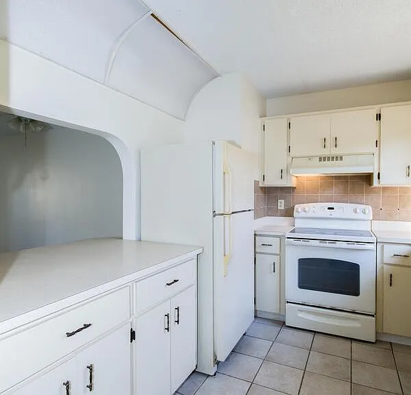 305 Manor Cir #1 — Photo 8
