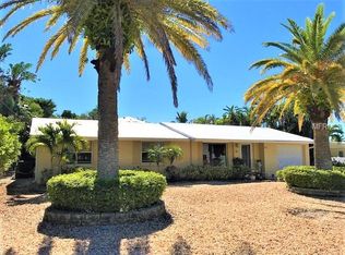 606 Ambassador Ln, Holmes Beach, FL 34217