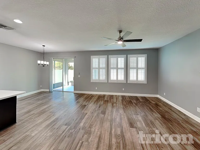1842 Castleton Dr — Photo 3