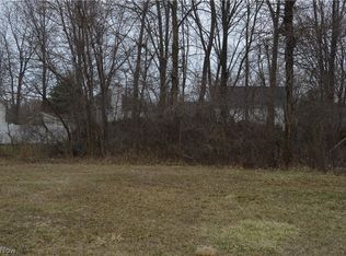 Abbotsford Dr, Sheffield Lake, OH 44054