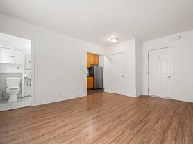 Beverly Blvd Apartments