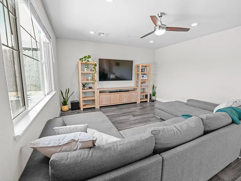 499 Red Sand Ct — Photo 7