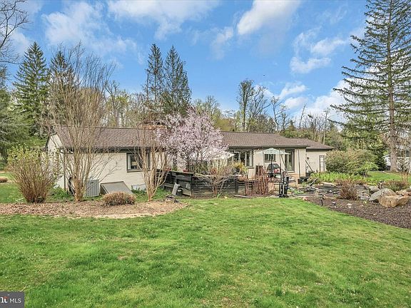 3rd image of 104 Unicorn Ln