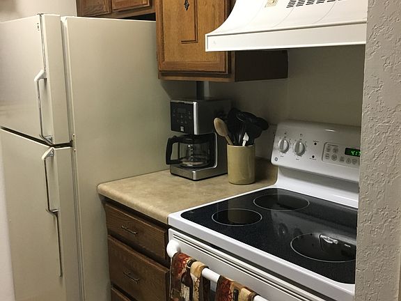 5th image of 3150 Lakeside Dr APT 205