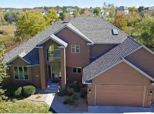 9092 Tewsbury Gate, Maple Grove, MN 55311