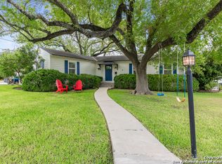 136 Stillwell St, Terrell Hills, TX 78209