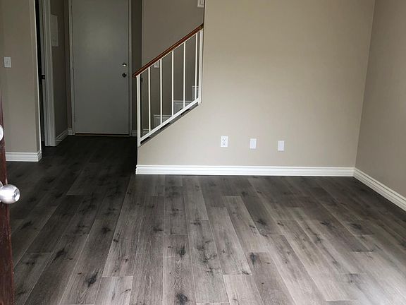 5th image of 21427 Bloomfield Ave #X