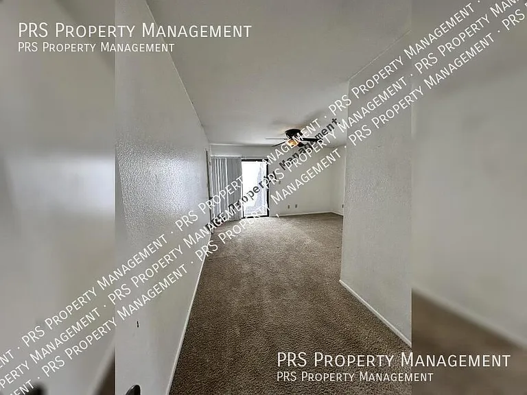 329 E Ambassador Dr — Photo 31