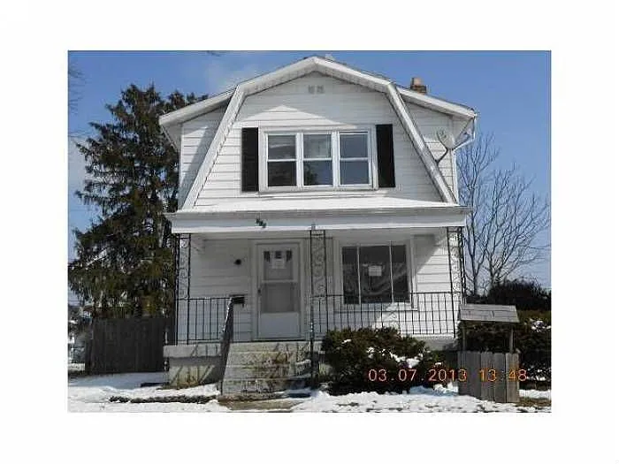 696 S Terrace Ave photo 1