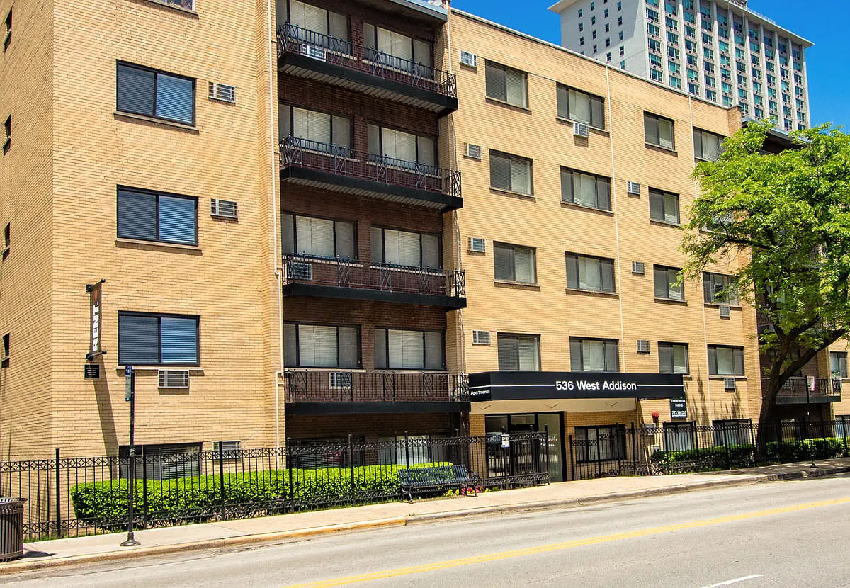 536 W. Addison — Photo 3
