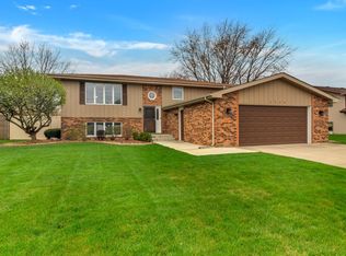 2540 Fossil Stone Rd, Dyer, IN 46311