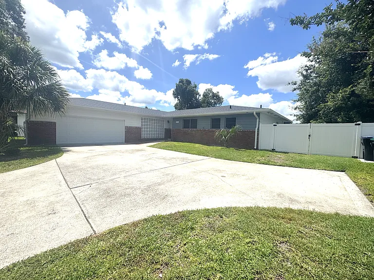 2924 Raeford Rd — Photo 1