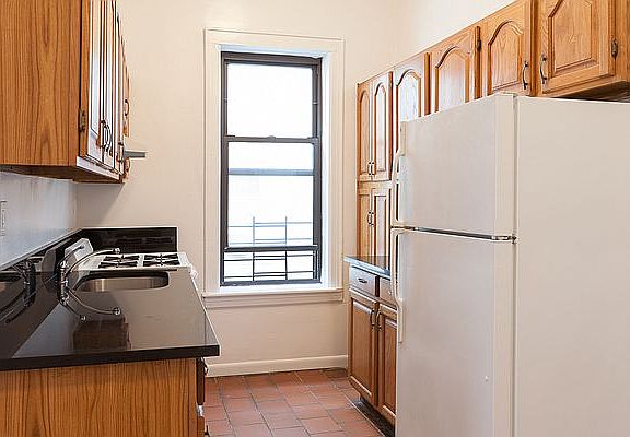 2nd image of 568 5th St APT 2B