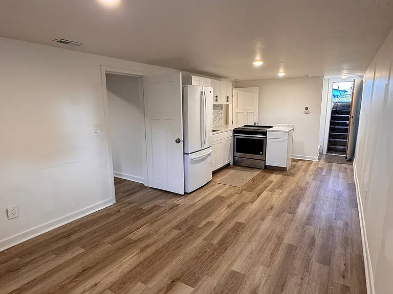 870 S 68th St — Photo 2