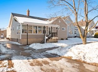719 Terrace Ave, Marinette, WI 54143