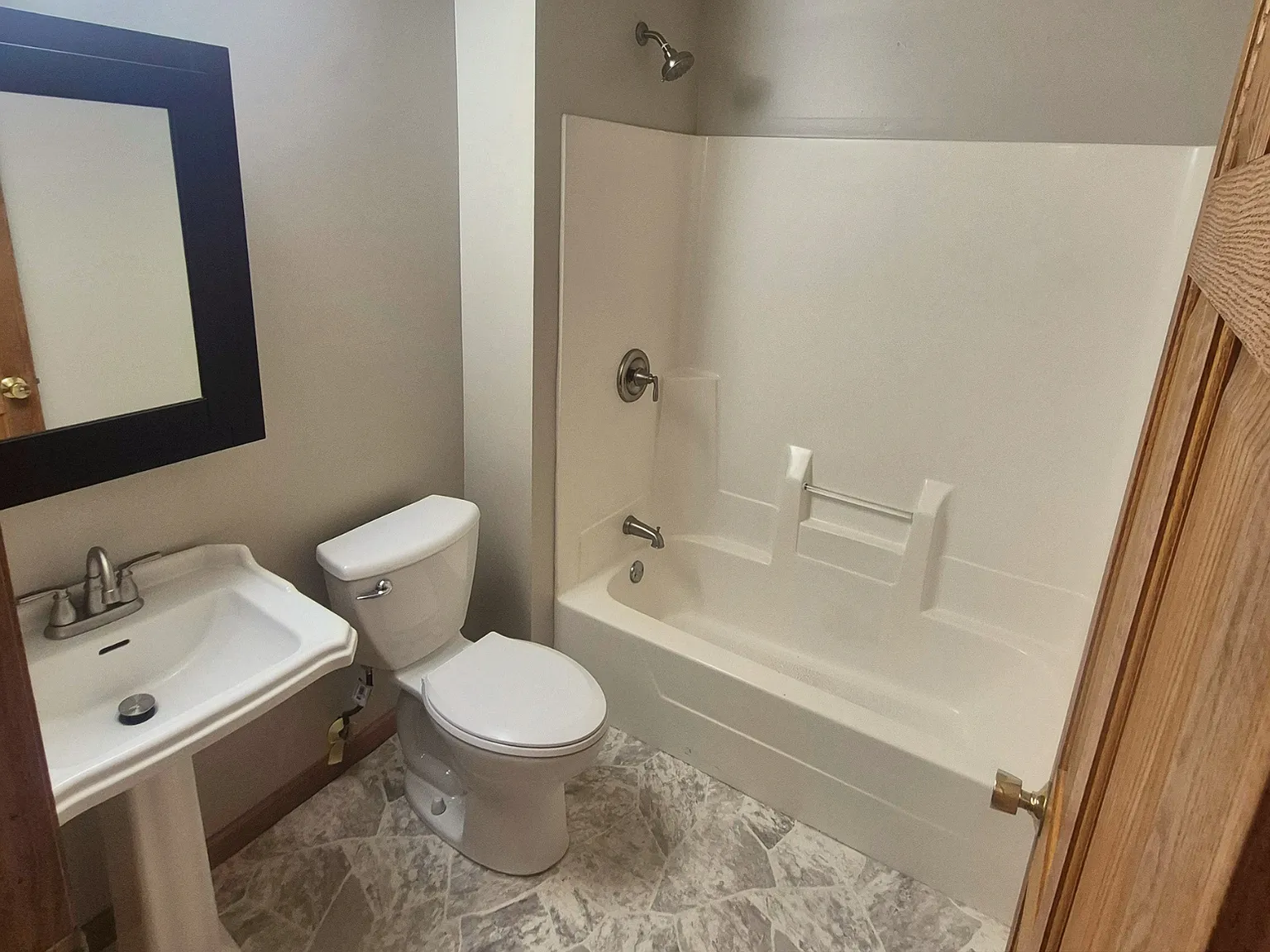 1 bed, 650 sqft, $925 — Photo 3