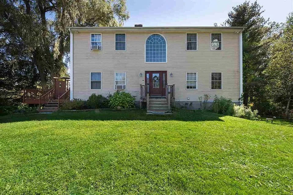 20 Versailles Ave #B