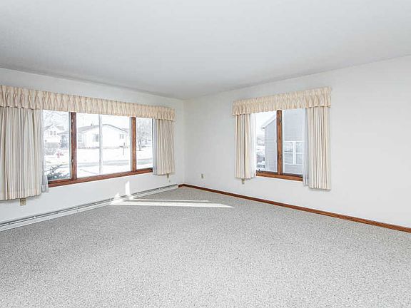 4th image of 209 1st Ave