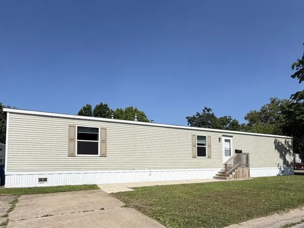 400 Wonderland Dr, Cottage Hills, IL 62018
