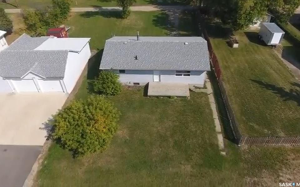 1st image of 813 Cartier STREET