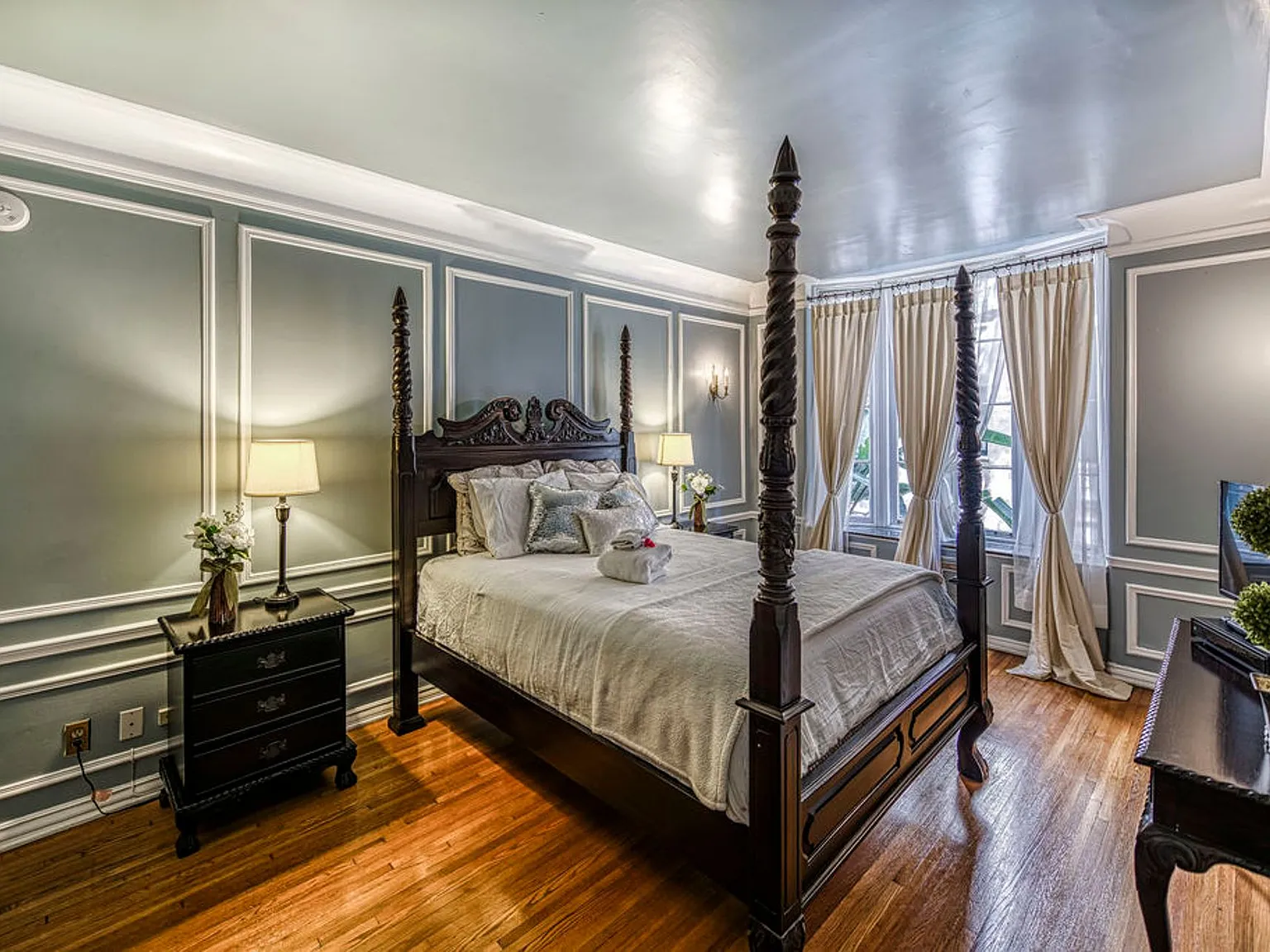 Los Altos A Legendary Residence at 4121 Wilshire Blvd — Photo 3