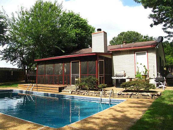 3rd image of 3012 Leeridge Dr