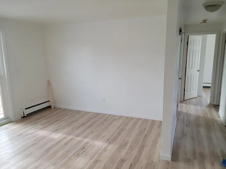2213 Lathrop St — Photo 9