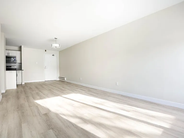 6105 Roblin Blvd — Photo 45