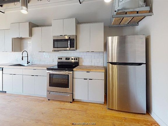 3rd image of 305 W 27th St Suite 338