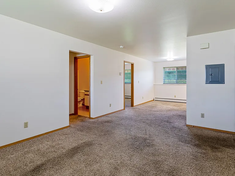 North Russell Apts-1650 N Russell — Photo 18