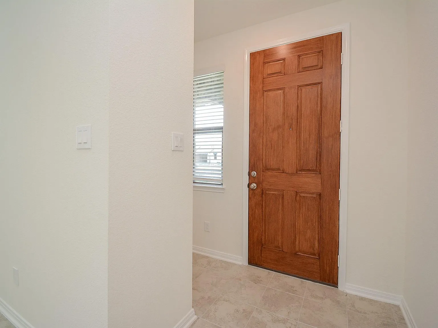 4 bed, 2.5 bath, 2678 sqft, $2,500 — Photo 3