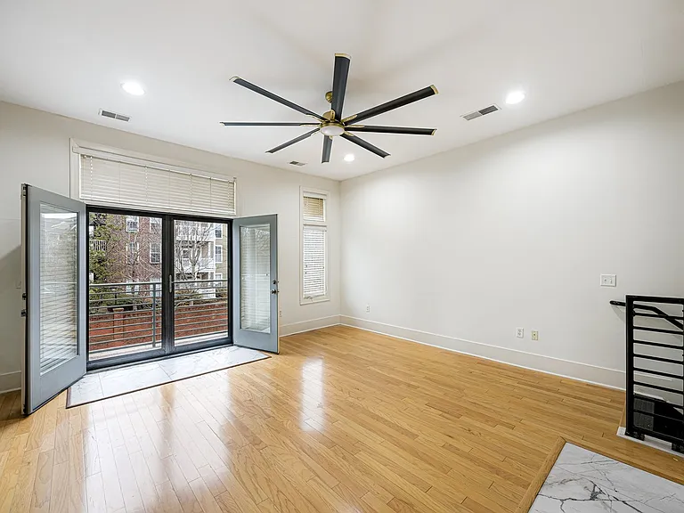 614 Tennessee St #201 — Photo 3